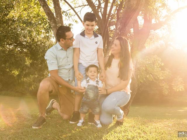 Família de Smash the Cake Ravi