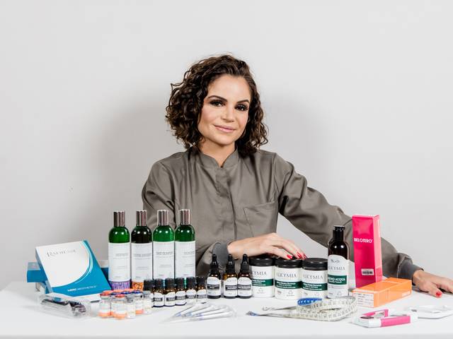 Ensaio Corporativo/Institucional de Ensaio corporativo  Aline Gomes: Farmacêutica Esteta e Terapeuta Capilar