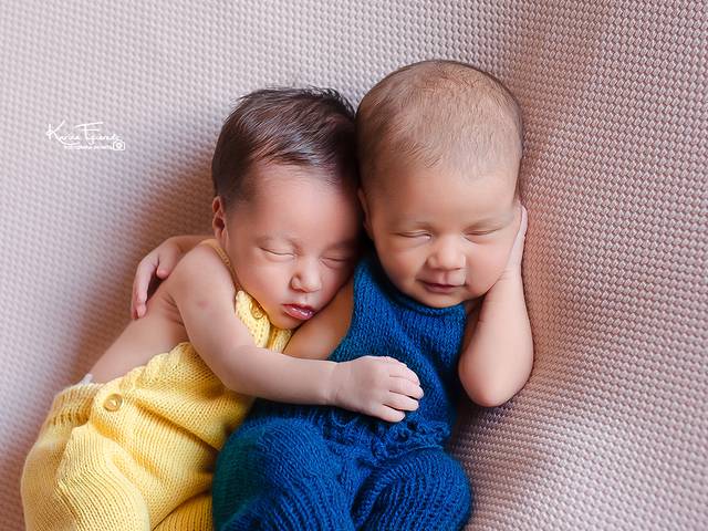 Ensaio Newborn - Recém Nascido de Ensaio Newborn de Gêmeos | Rafael e Vinícius ♡