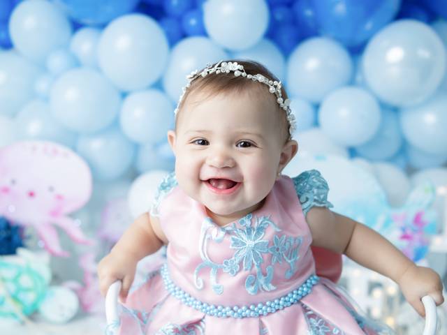 Cake Smash Session of Khloe's Cake Smash Session