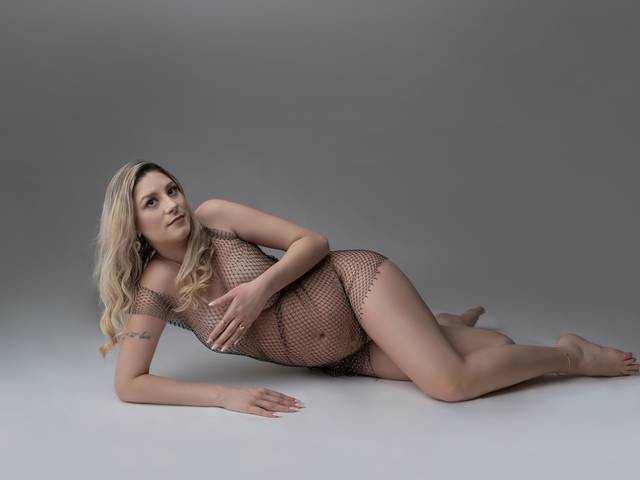 Maternity Session of Waiting Luigi
