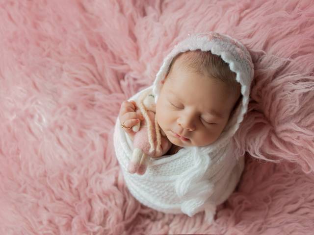 Newborn Session of Lunna's Newborn Session At Home