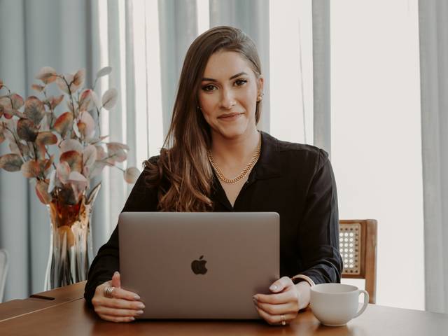 Corporativo de Rayanna