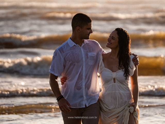 Ensaio Pré-Casamento de Pré casamento no nascer do sol na praia