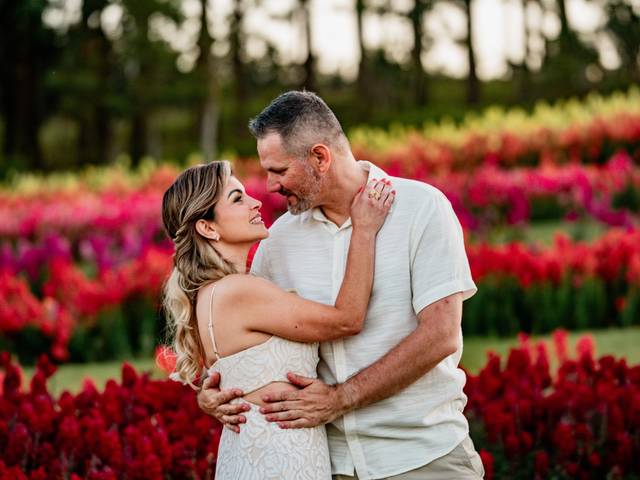 Ensaio Pré-Casamento de Parque Mátria um pré casamento no meio das flores