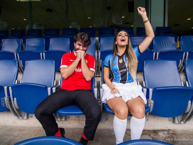 Ensaio Pré-Casamento de Pré Wedding na Arena do Grêmio e Beira Rio | Renata e João