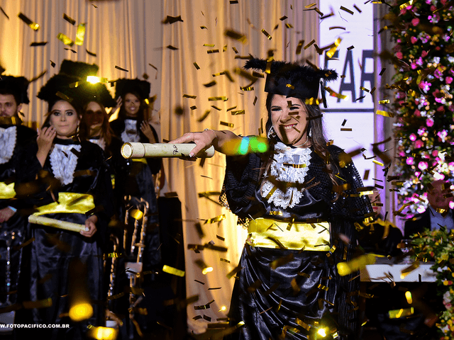 FORMATURA de Diplomação de Farmácia - Chrisfapi