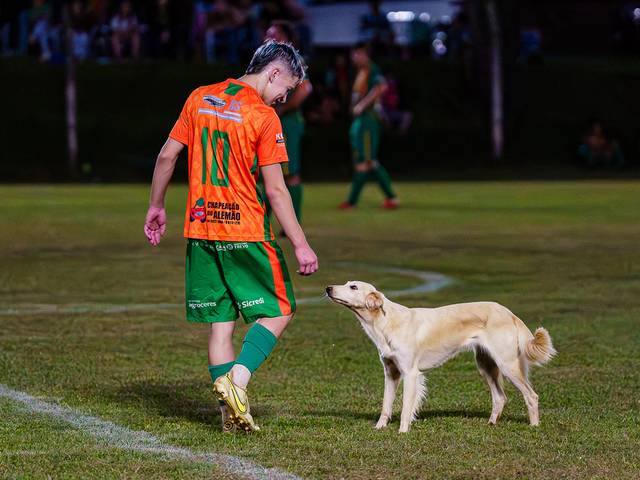 Futebol de Emoção e Polêmica: A Cobertura Fotográfica da 2ª Fase do Municipal de Quinze de Novembro