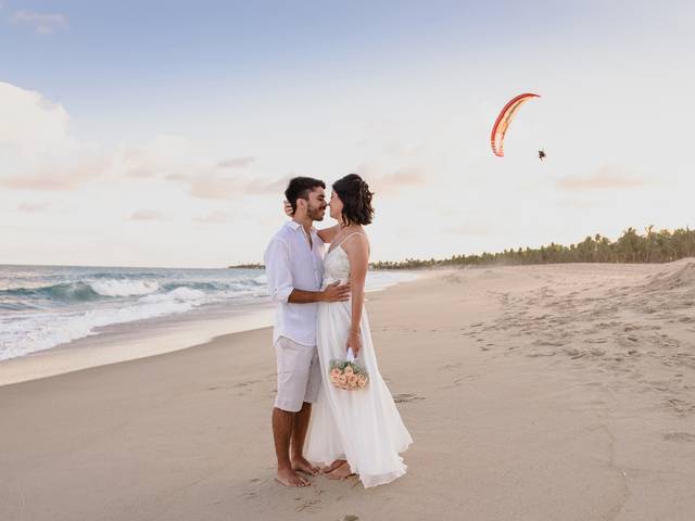 Casamentos de Destination Wedding na praia de Maracaípe Lívia e Isaac