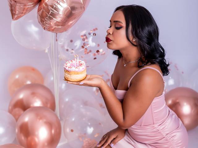 Feminino de Rafaella Serra 25 anos