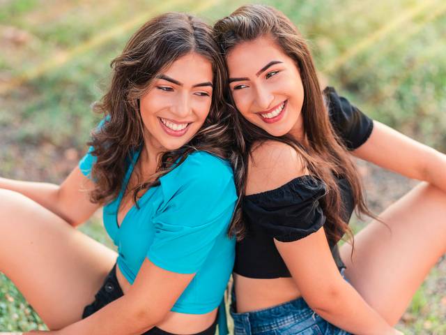 Feminino de Gabriela e Isabela