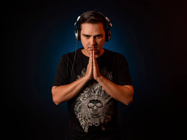 Corporativo de DJ Voodoo (Henrique)