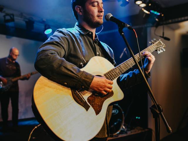 Comerciais de EP Rendido Estou | Lucas Brondi