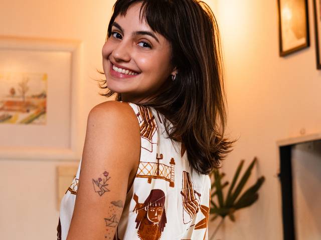 Corporativo de Camila Lustosa