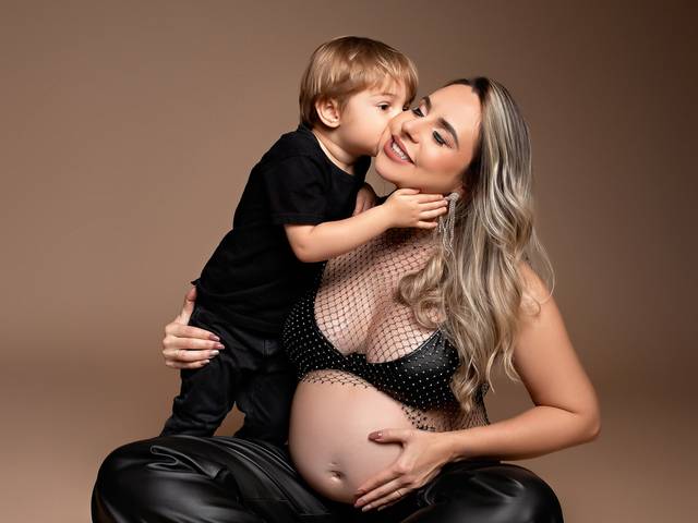 Gestante  de Gestante fundo Bege 