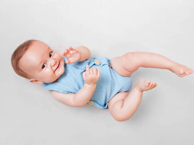 Bebê de Nove meses menino