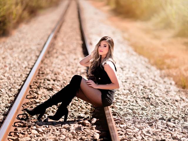 Feminino de Quinze anos externo 