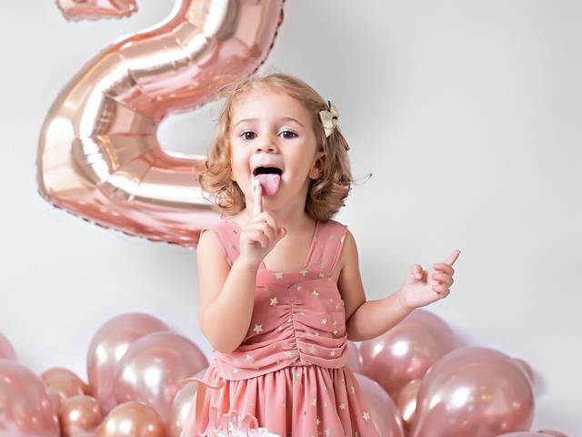 Criança e Família  de  Estúdio menina 