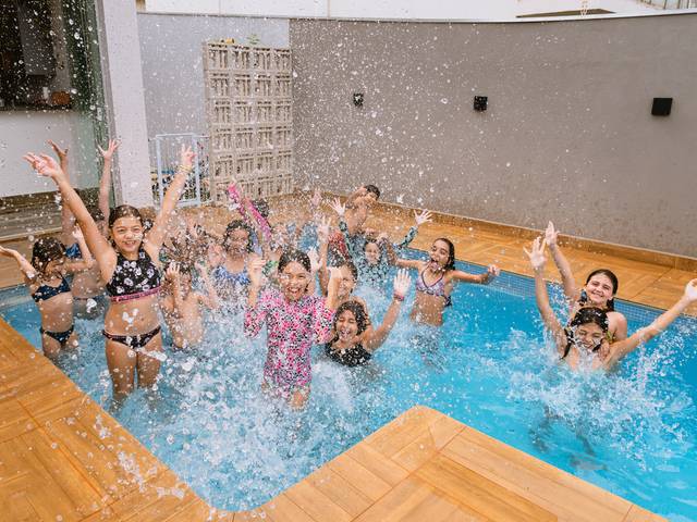 Festa Infantil de Aniversário Giovanna e Beatriz 10 anos