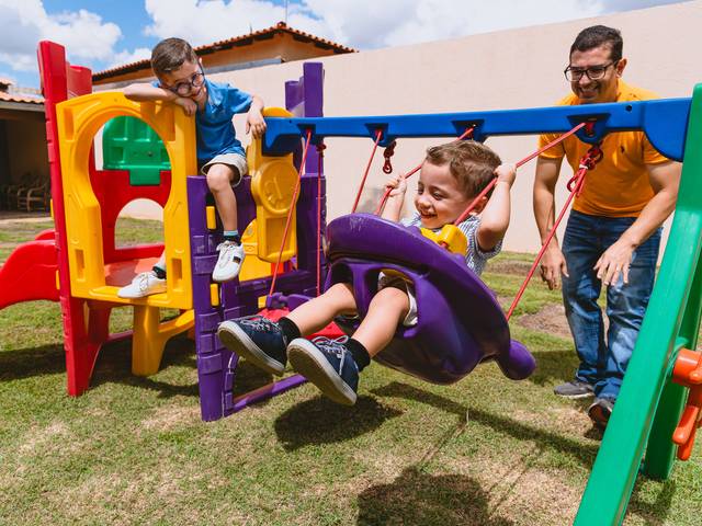 Família de Damares & Israel = Josué + Emanuel + Débora