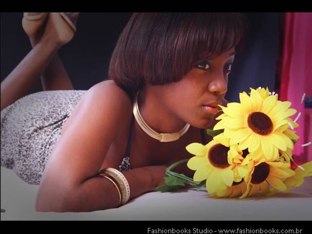 Feminino de book Afro da Angolana Iracelma