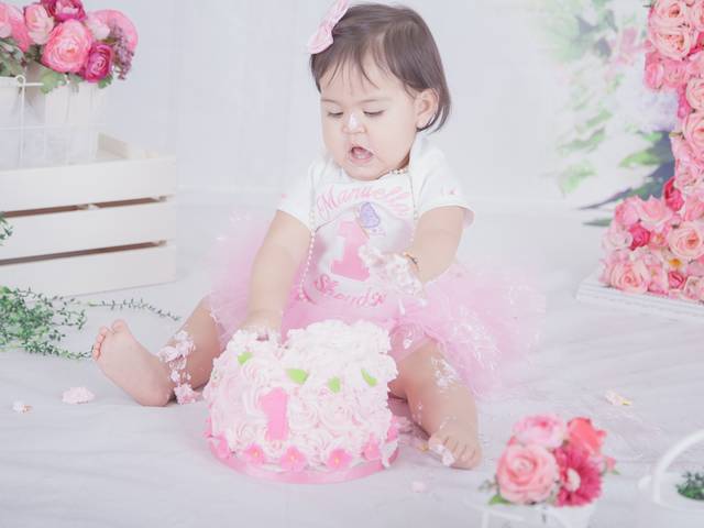 Smash the Cake of Manuela