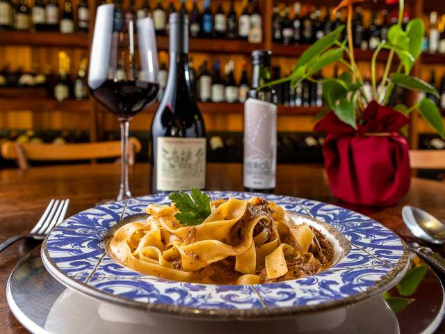 Restaurantes / Alimentos de Todos os Vinhos - Gonçalves, MG