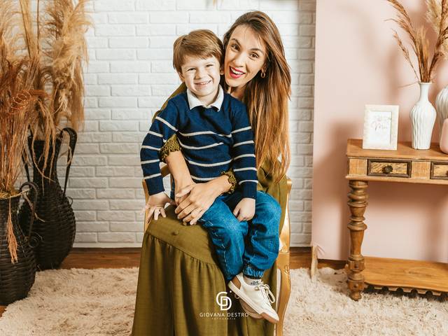 Estúdio Giovana Destro Fotografia de Dia das mães - Ana Paula Raymundo e João Lucas