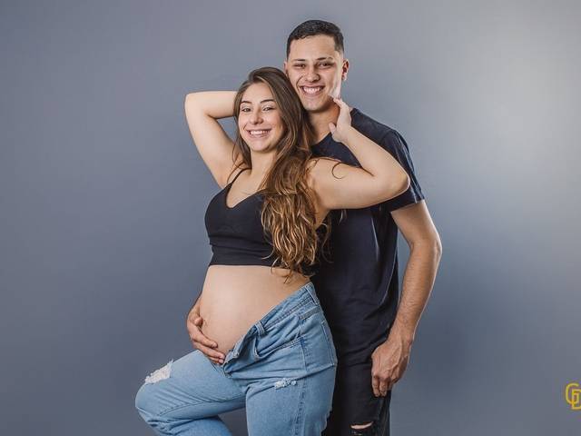 Estúdio Giovana Destro Fotografia de Gabi e Flávio à espera de Isaac