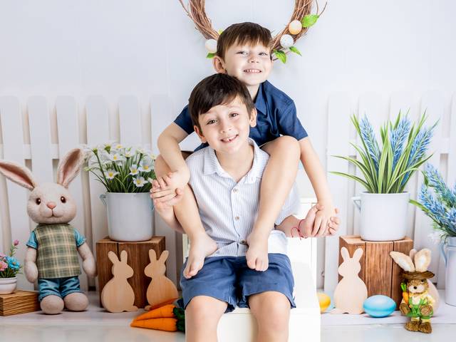 Estúdio Giovana Destro Fotografia de Ensaio Páscoa - Irmãos Isaac e Marcelo