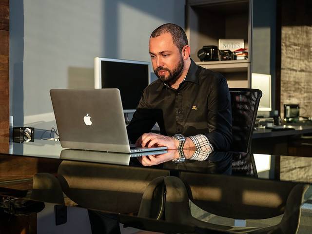 Retratos Profissionais de Dr Josué Serafim