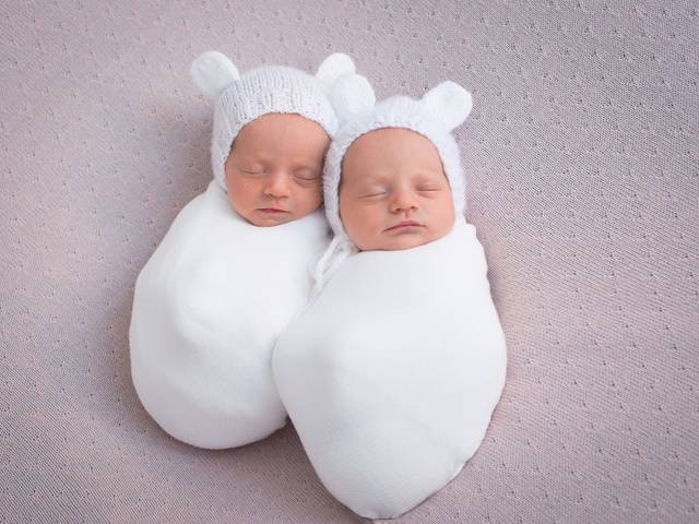 Newborn de Alícia e Isadora - 21 dias