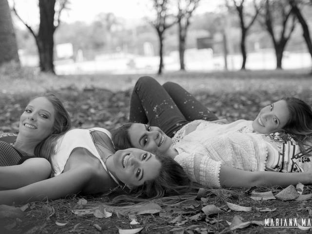 Ensaio Feminino de Amizade