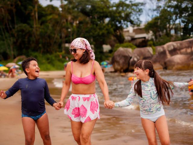 Infantil de Manu e Mateus - um dia de férias na praia