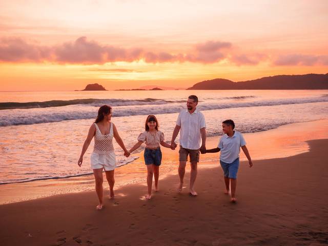 Família de Família Dani na praia