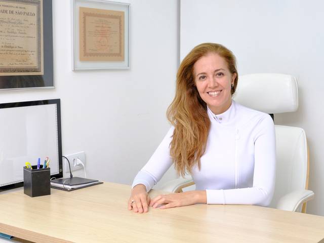 Corporativo de Dra. Andreia Moreira utilizando os produtos da Prospec Hospitalar