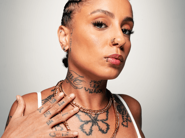 ARTISTA de BRUXA BRABA