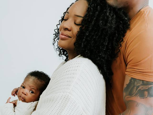 FAMÍLIAS, BEBÊS E CRIANÇA de ENSAIO DE FAMÍLIA EM ESTÚDIO EM JACAREÍ - SP