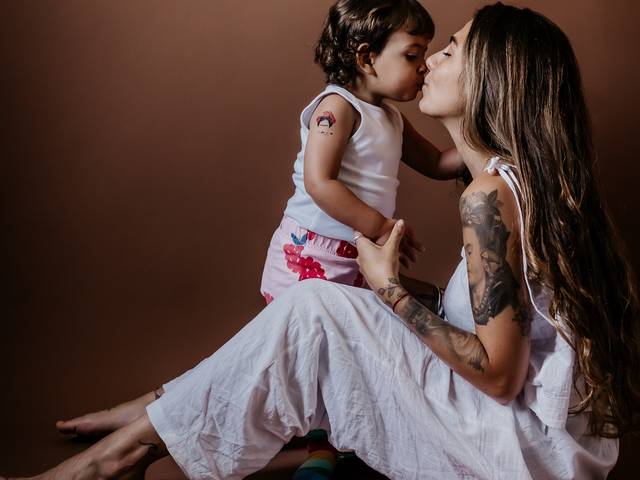 FAMÍLIAS, BEBÊS E CRIANÇA de ENSAIO DE DIA DAS MÃES NO ESTÚDIO PROSA E FOTOGRAFIA EM JACAREÍ - SP