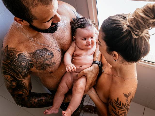 DOCUMENTAL DE FAMÍLIA de Fotografia de Família | Ensaio Fotográfico Documental em São José dos Campos - São Paulo | Mia e seus pais | Ensaio de Família em casa