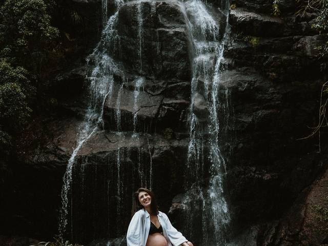 GRÁVIDAS E PARTO de Ensaio Gestacional | Ensaio de Gestante em cachoeira do Parque Nacional de Itatiaia - RJ | Jennifer e Iago à espera de seus gêmeos.