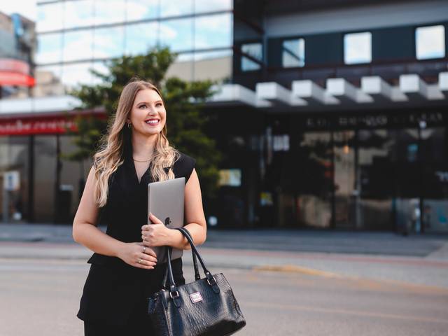 Ensaio NewBranding de Luiza Boeing | Corretora de Imóveis