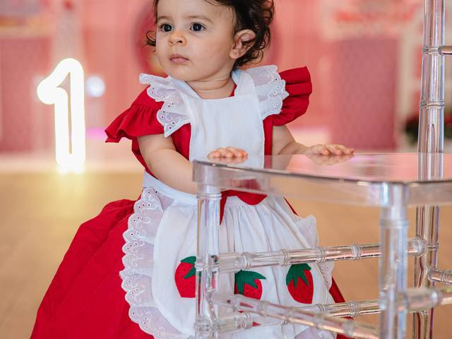 Aniversário Infantil de Aniversário de 1 Ano da Rebeca com Tema Moranguinho na Adventure Kids