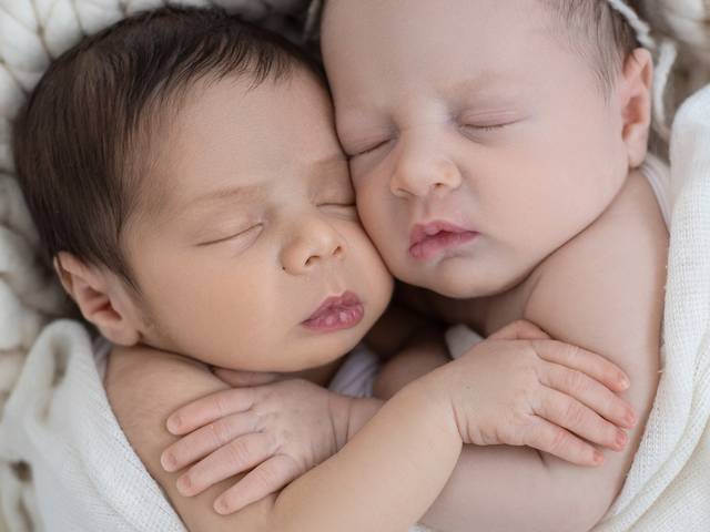 Newborn de Gêmeos Antônia e Miguel - 18 dias