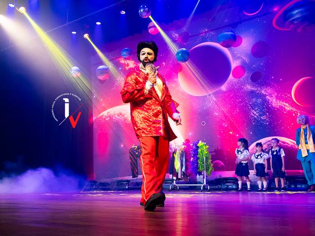 APRESENTAÇÃO TEATRAL de PEÇA TEATRAL 