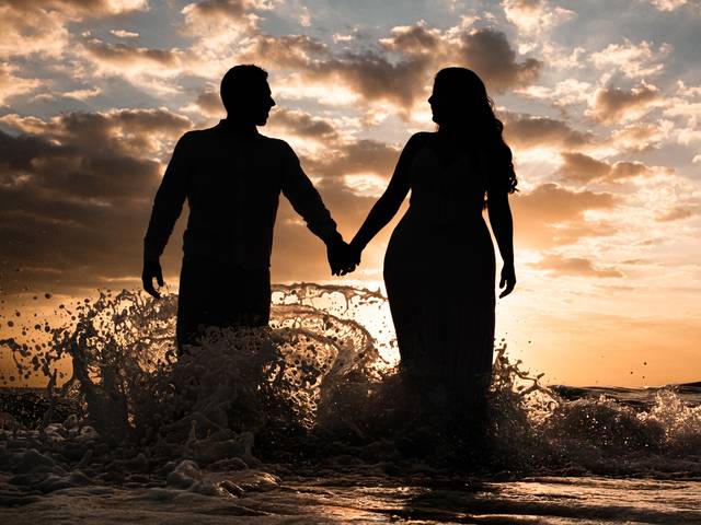 CASAMENTOS de PRE WEDDING NA PRAIA | Laura + Yuri