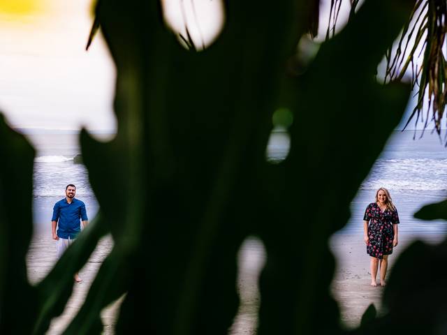 PRÉ CASAMENTO de Pré Wedding na Praia do Iporanga | Lana + Lucas