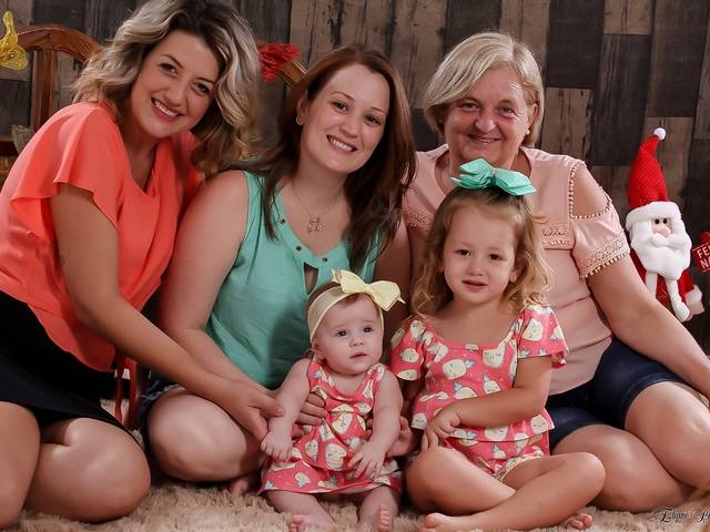 Ensaio Temático de Helena e família 