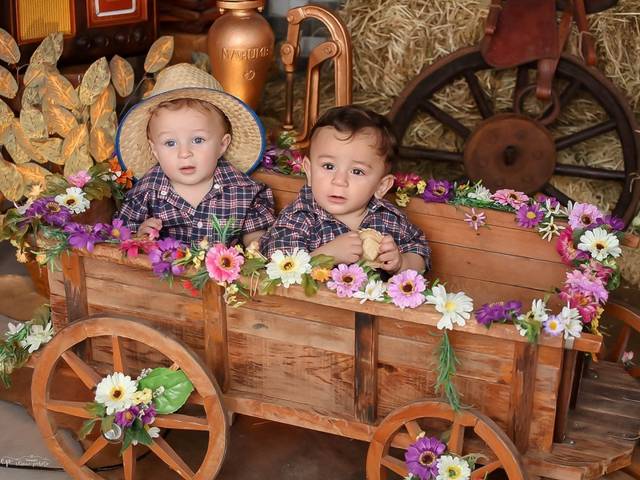 Ensaio Temático de Leonardo e Vicente 10 meses