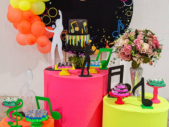 Festas Medieval de Nicole - Neon